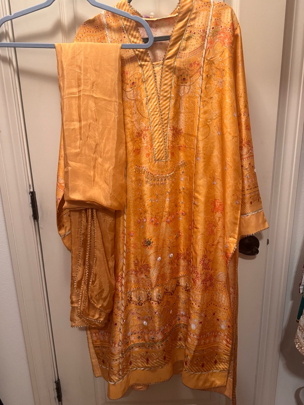 Gorgeous Ansab Jahangir PURE SILK embellished kurta and dupatta. Dry cleaned